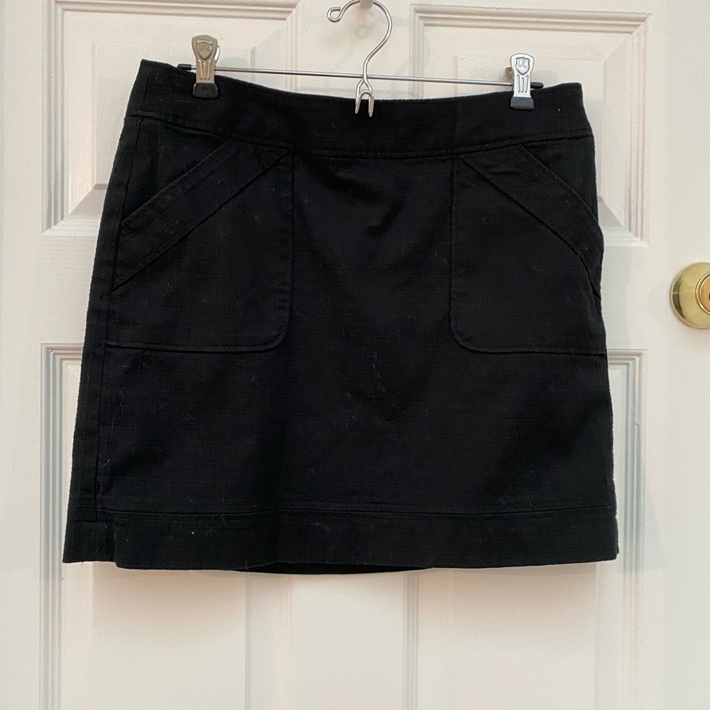 Banana Republic Black Mini Skirt w Pockets. Size 6.